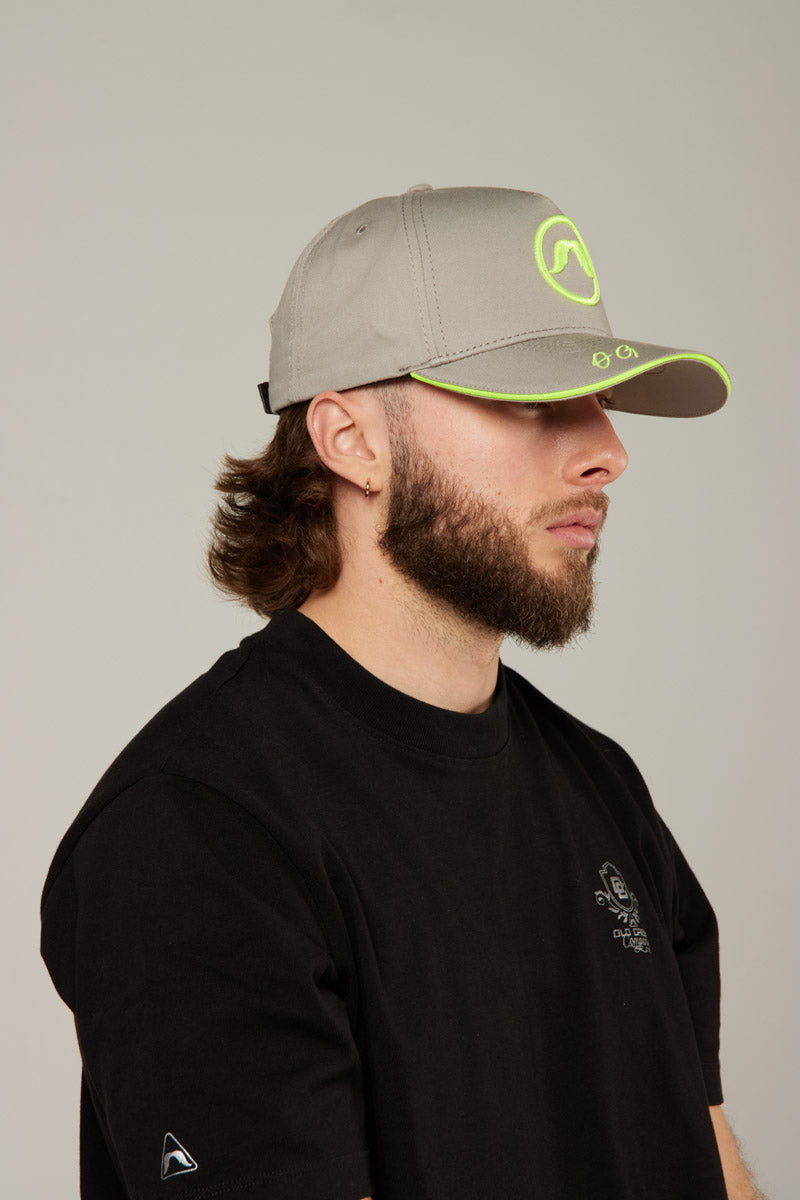 Gorra RIO Gris, delineado Verde