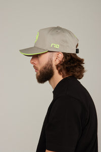 Gorra RIO Gris, delineado Verde