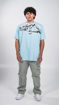 Camiseta Semi Oversize Graffiti Azul Cielo