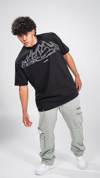 Camiseta Semi Oversize Graffiti Negro