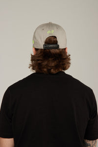 Gorra RIO Gris, delineado Verde