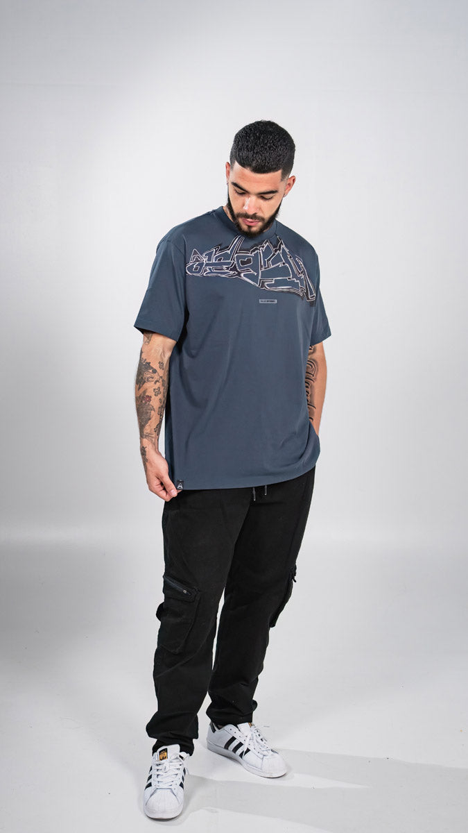 Camiseta Semi Oversize Graffiti Azul Oscuro